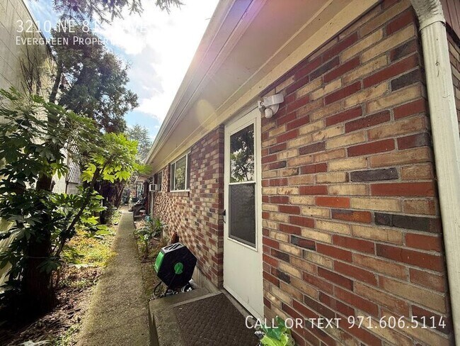 Building Photo - 3210 NE 81st Ave
