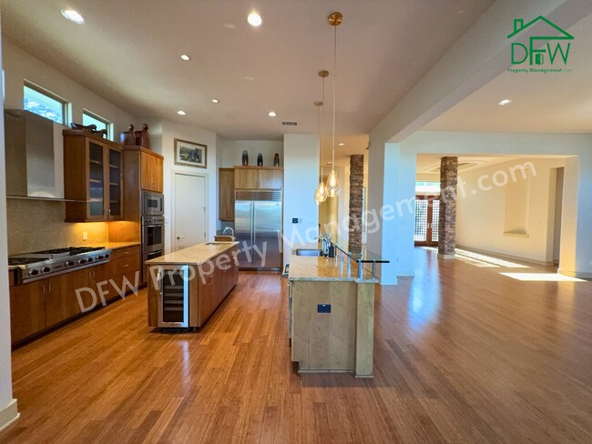 Building Photo - 4 Bedroom, 4 1/2 Bathroom Home with Pool for Lease in Irving