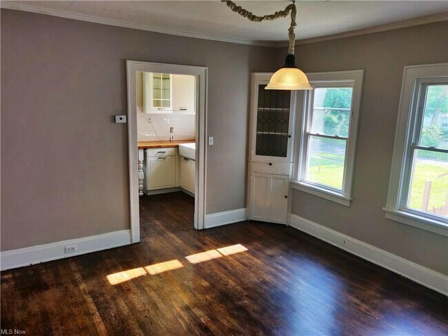 Building Photo - 3300 Dellwood Rd