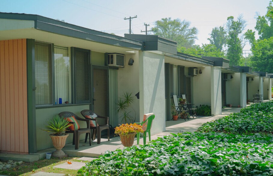 Building Photo - 660 W Bonita Ave