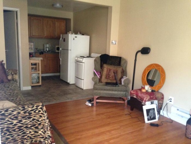 Building Photo - bedroom in Oakland CA 94612