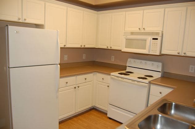 Kitchen - Overton Park Townhomes
