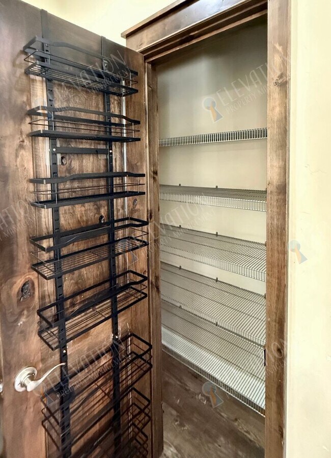 Building Photo - 63151 Black Powder Ln