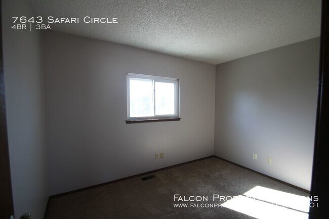 Building Photo - 7643 Safari Cir