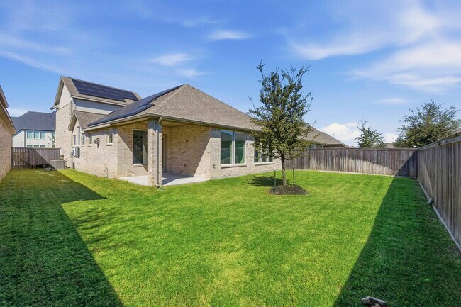 Building Photo - 15822 Pilot Knob Dr