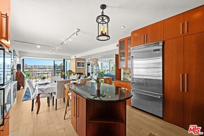 Building Photo - 6220 Pacific Ave