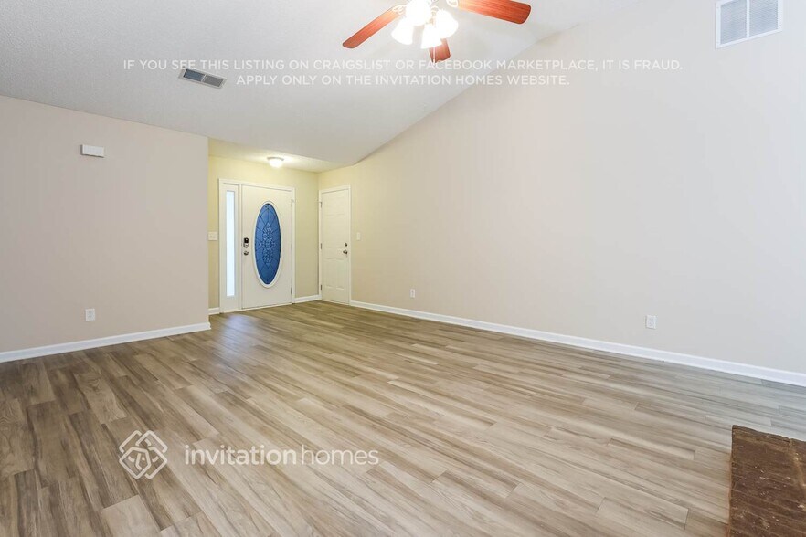 Building Photo - 303 Peachtree Cir