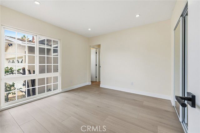 Building Photo - 9233 Swinton Ave