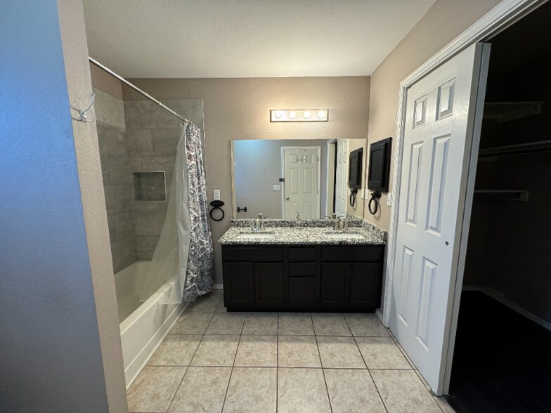 Building Photo - 128 Tierra Vista Dr