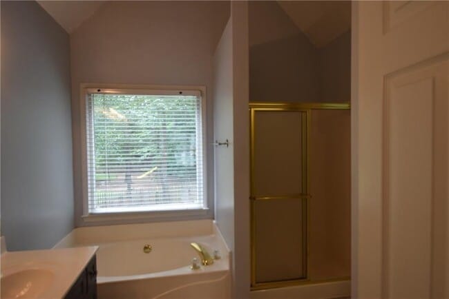 Building Photo - 629 Overhill Dr