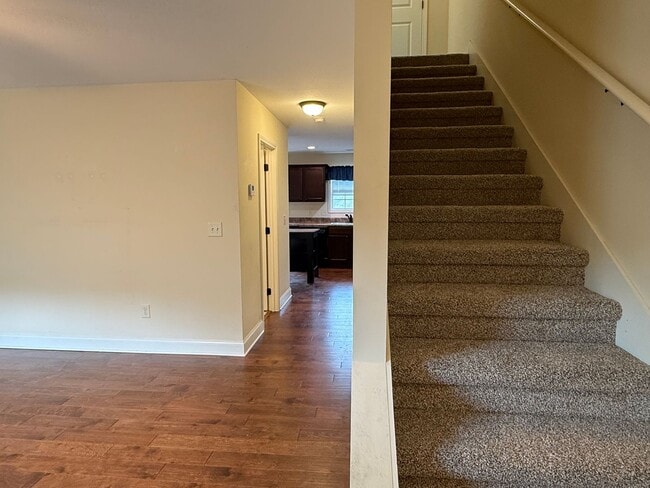 Building Photo - 704 Grays Pointe Ct