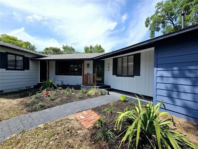 Building Photo - 905 W 11th Ave