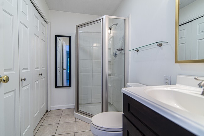 Guest Bathroom w/Laundry Facilities - 107 Turnessa Green