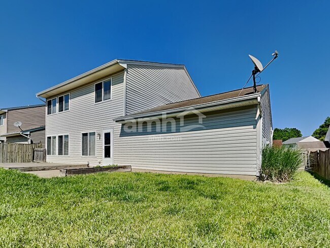 Building Photo - 9937 Whispering Pine Dr