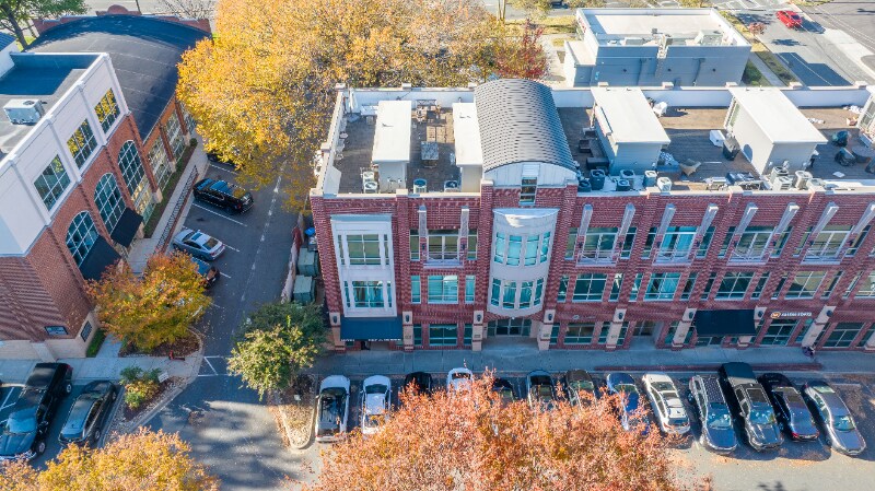 Building Photo - 2133 Southend Dr