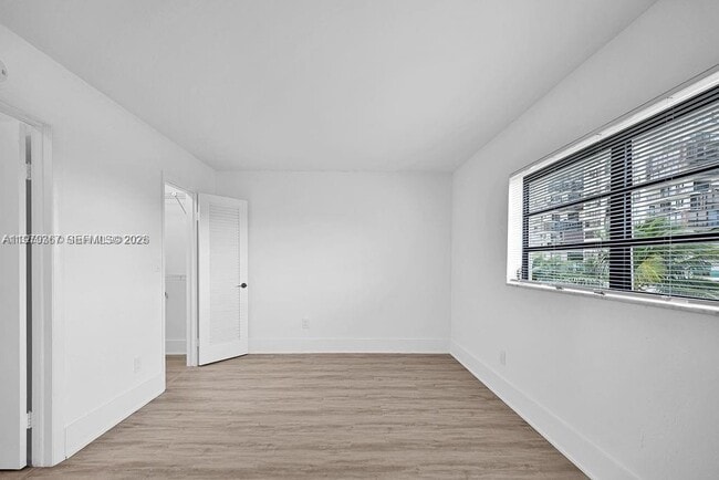 Building Photo - 2201 Brickell Ave