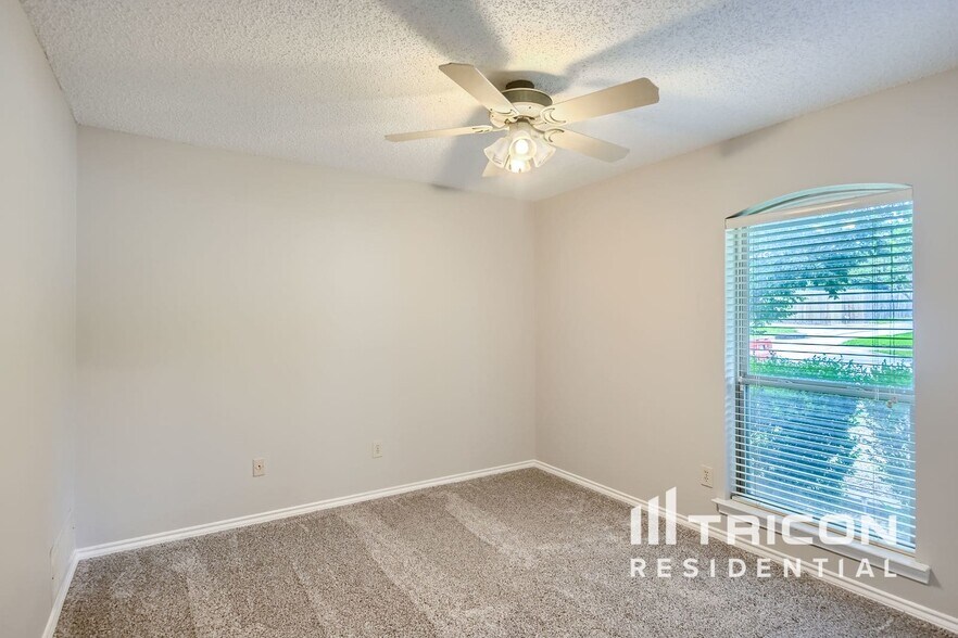 Building Photo - 4707 Vineyard Trail