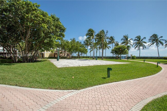 Building Photo - 731 Crandon Blvd