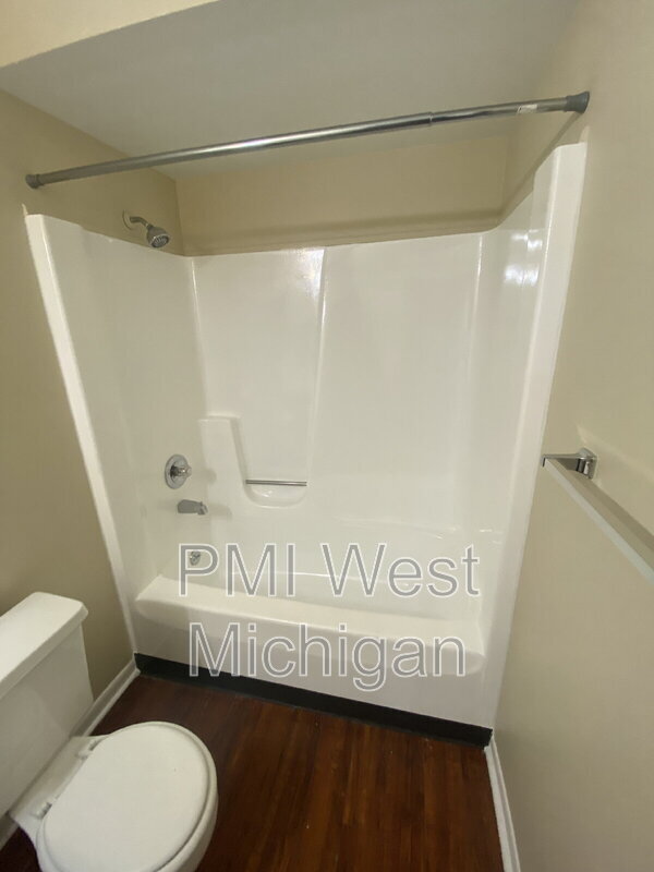 Building Photo - 6081 In the Pines Dr SE