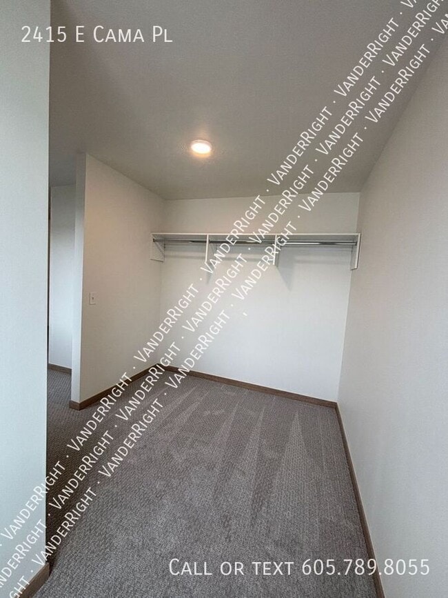 Building Photo - 2415 Cama Pl