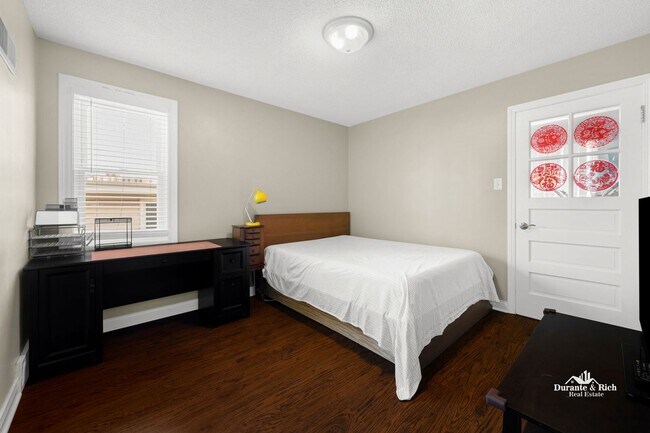 Building Photo - Move-In Ready and Fully Furnished in Skokie