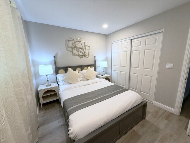 Building Photo - 451 E Lincoln Ave