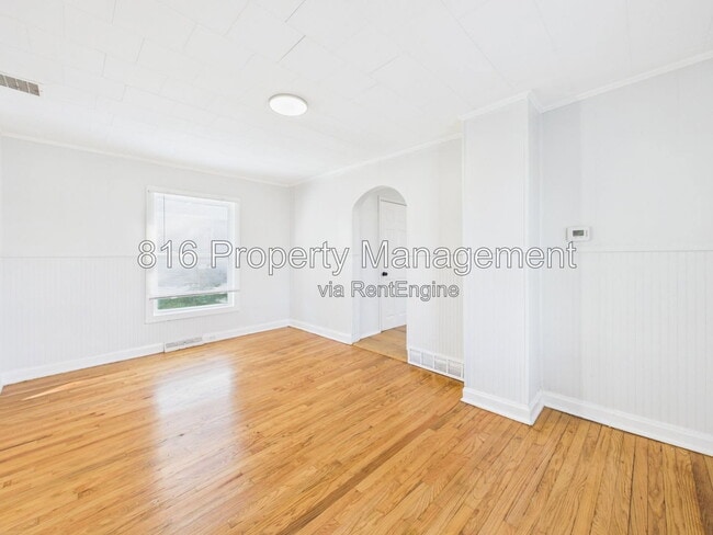 Building Photo - 836 N Montgall Ave