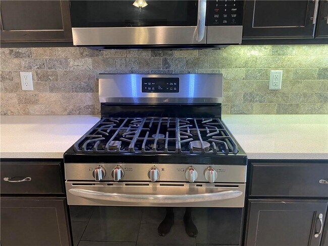 Building Photo - 3550 Macintosh Way