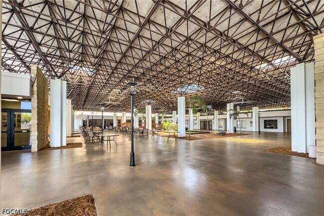 Building Photo - 6220 Augusta Dr