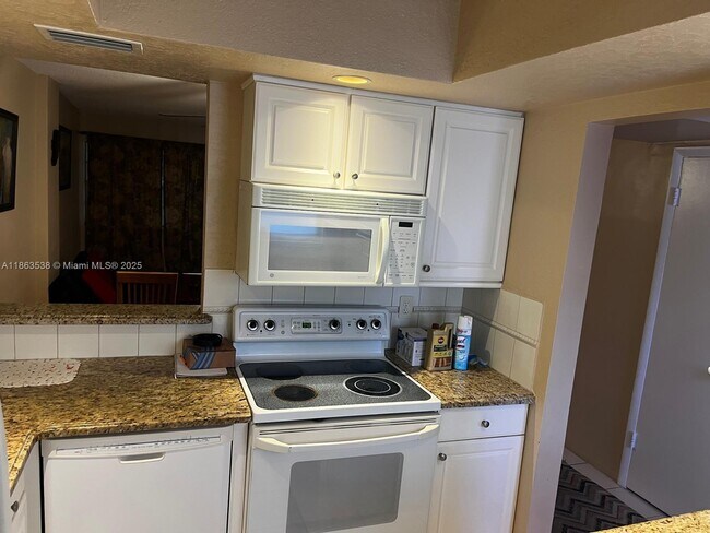 Building Photo - 1333 E Hallandale Beach Blvd