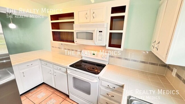 Building Photo - 1220 Villa Ln