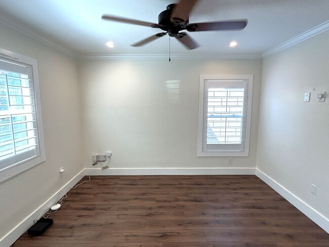 Building Photo - 247 W Woodland Oaks Dr