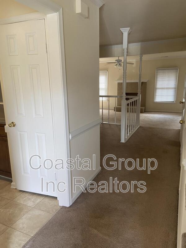 Building Photo - 1020 Colonial Meadows Way
