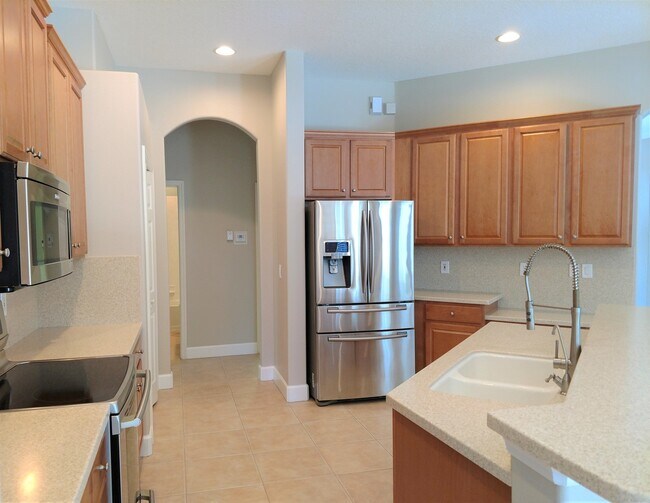 Building Photo - Annual Rental: Luxurious 4 Bedroom 3 bath ...