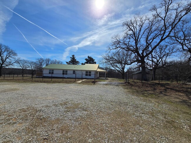 Building Photo - Remodeled 3 bed 2 bath home in Asher!