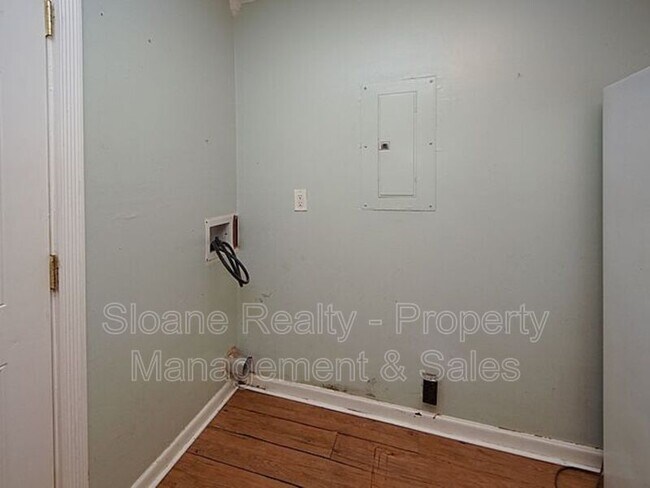 Building Photo - 4364 Ross St