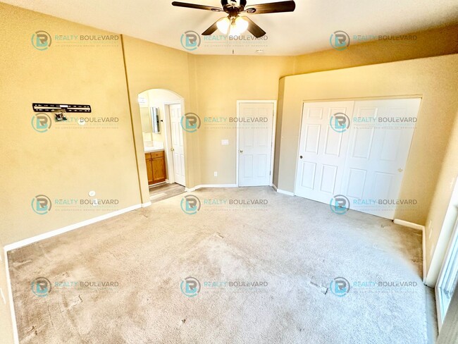 Building Photo - $500 Off Move-In Costs!! Great 3 Bedroom 2...