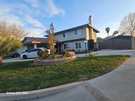 Building Photo - 39763 Country Club Dr
