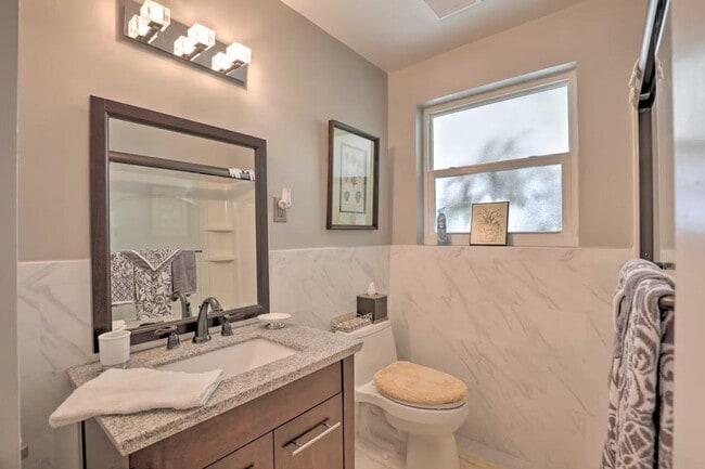 Building Photo - 40 Longfellow Cir