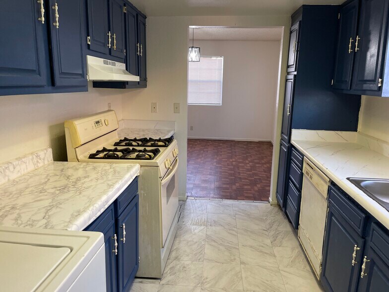 Building Photo - 4660 Koval Ln