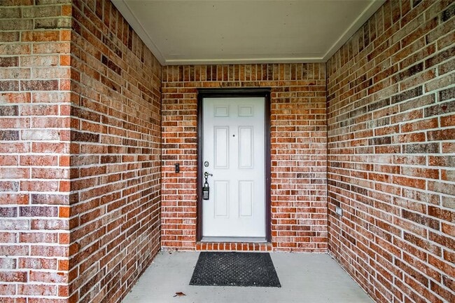 Building Photo - 3026 Village Creek Dr