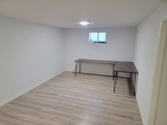Building Photo - Great update 4-Bedroom Home On The South H...
