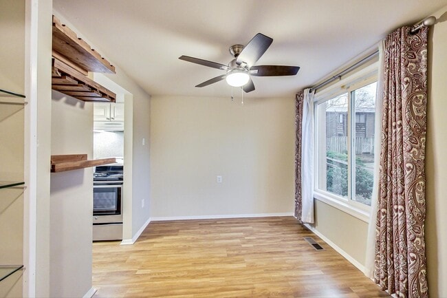 Building Photo - COMING SOON - Updated 3+2.5 End Unit w/ 2 PARKING SPACES