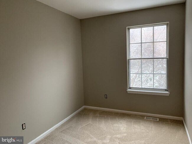Building Photo - 6327 Prince Way