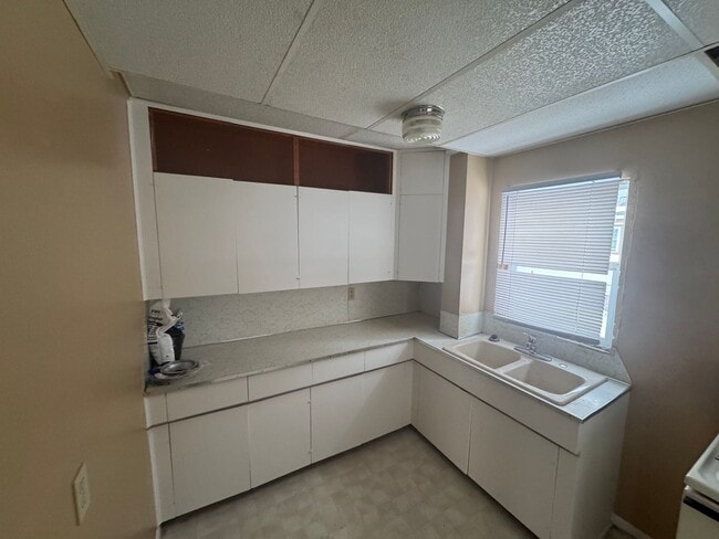 Building Photo - 2401 Lowell Ave