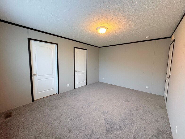 Building Photo - 10610 State Rte 762