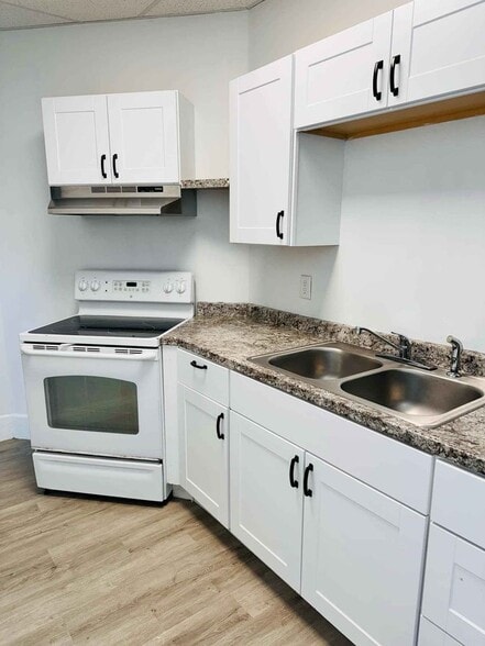 Building Photo - 14 Willow St