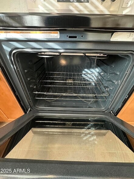 Building Photo - 1115 E Elm Rd