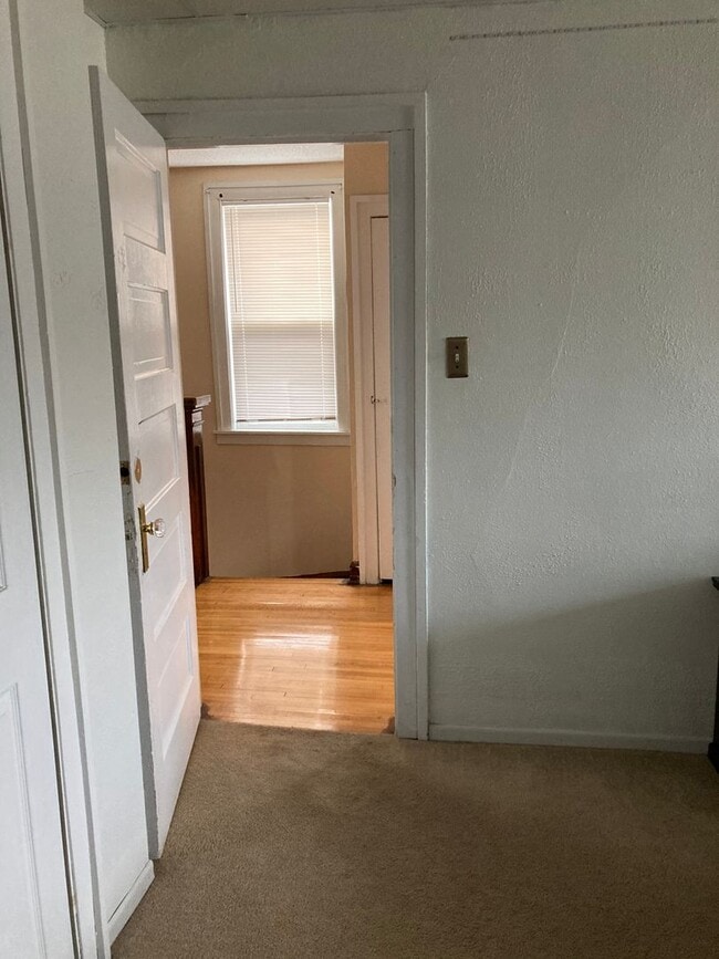 Building Photo - 3+ Bedroom / 2 Bath Single Family Home!