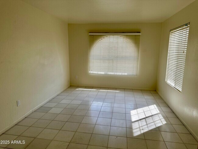 Building Photo - 866 E Morelos St